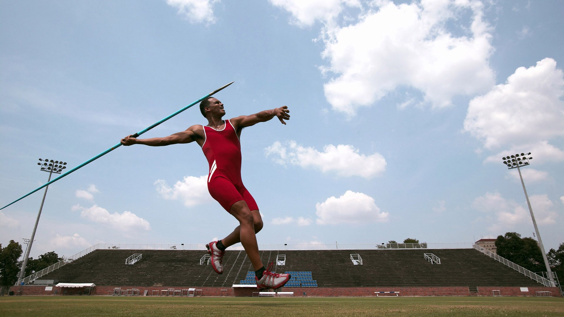 九游娱乐官方网站-丹佛高原的狂飙，掘金横扫广厦背后的篮球哲学与时代印记